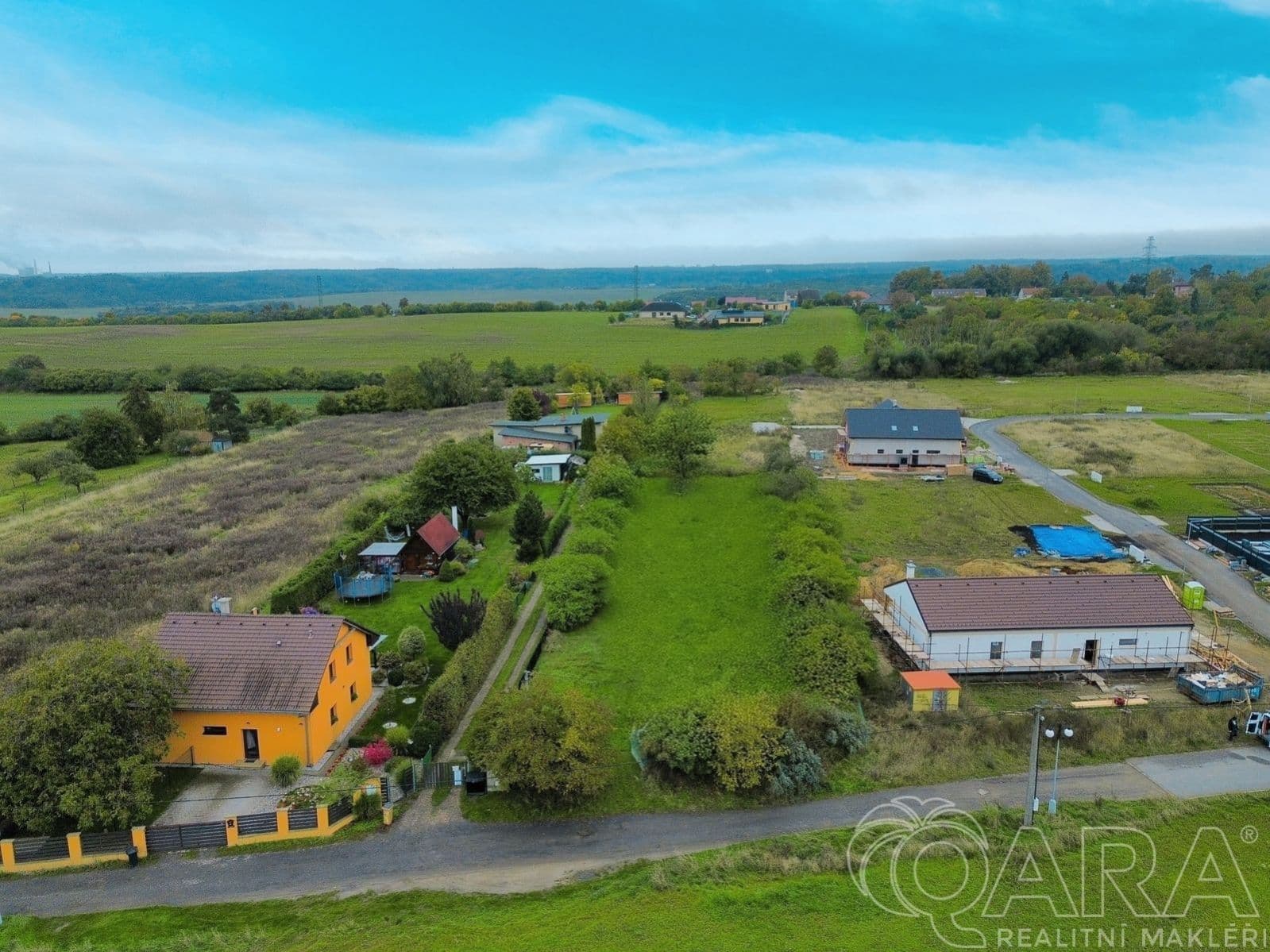 Prodej stavebního pozemku 2050 m², Smečno